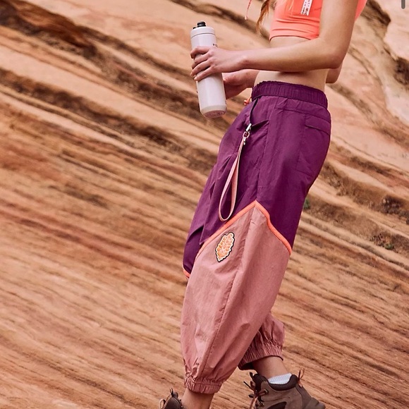 FP Movement FreeflowColorblock Joggers. Retail$98 Size XS,M,L. - Picture 4 of 9